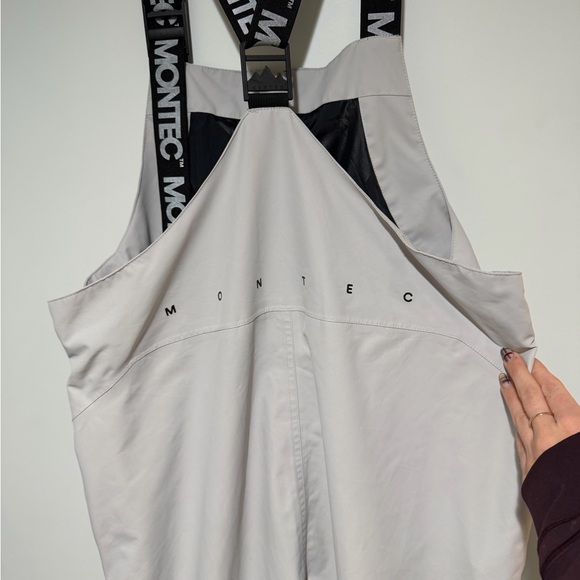 MONTEC Men's Fawk Snowboard Pants (bibs). Light Grey/Red. Size L. - Picture 5 of 7